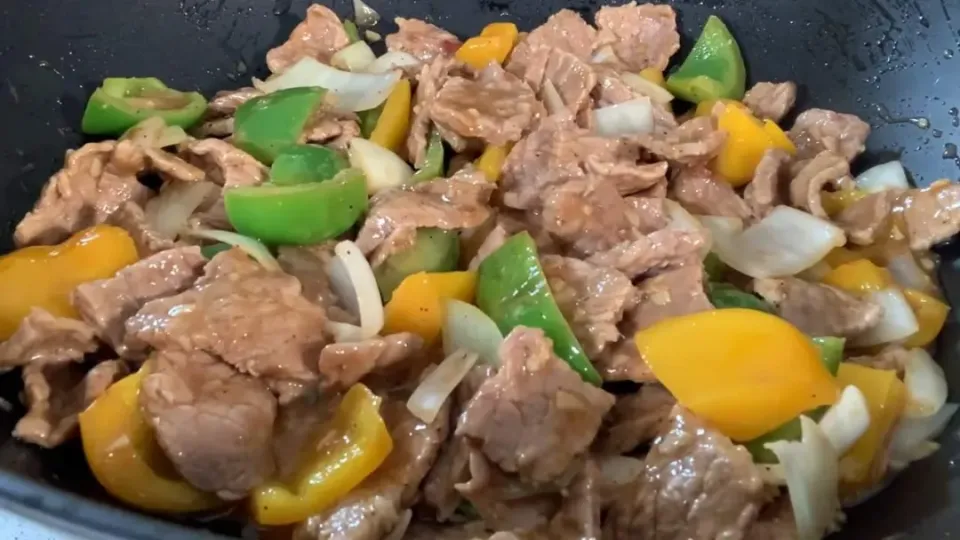 Beef Pepper Steak Recipe|Dine With Nusratさん