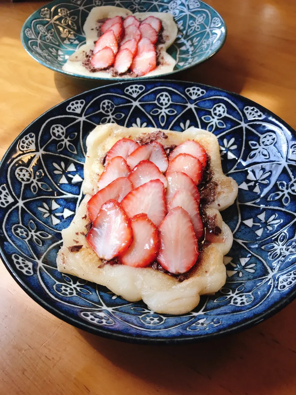 Snapdishの料理写真:♡いちごとチョコの餅クレープ♡|♡Fille√chie♡さん