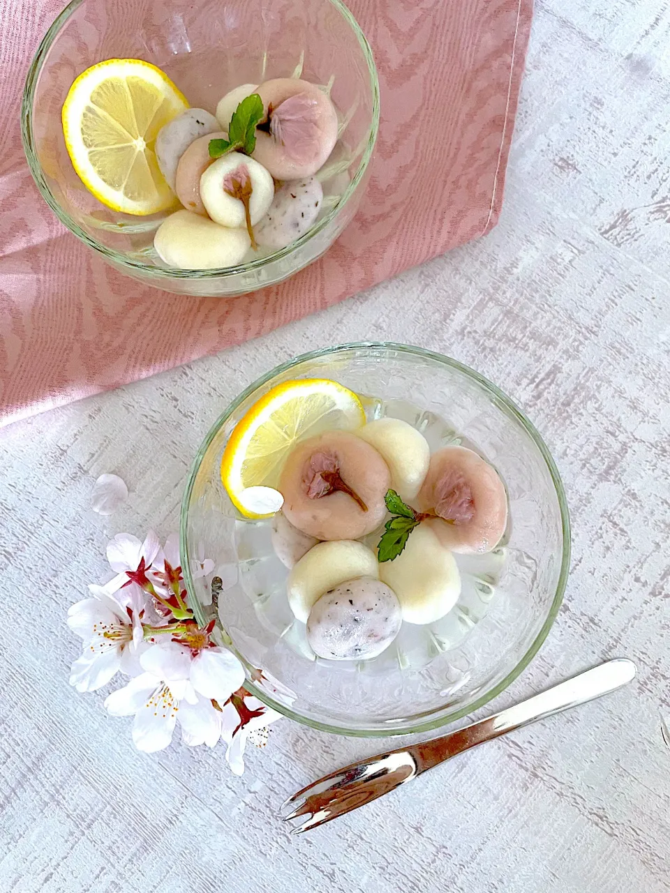 Snapdishの料理写真:桜白玉レモン水浸し　3色お豆腐白玉|sonokoさん