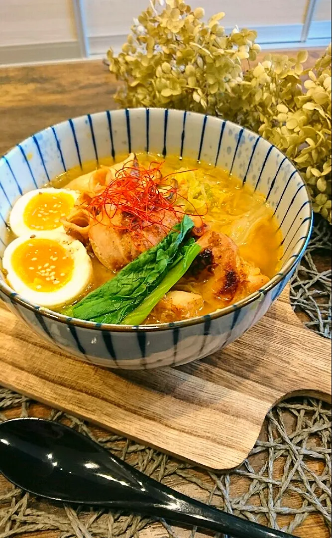 Snapdishの料理写真:白滝と春キャベツ、炒めもやしの麺で辛味噌ラーメン|大学生の嫁入り修行さん