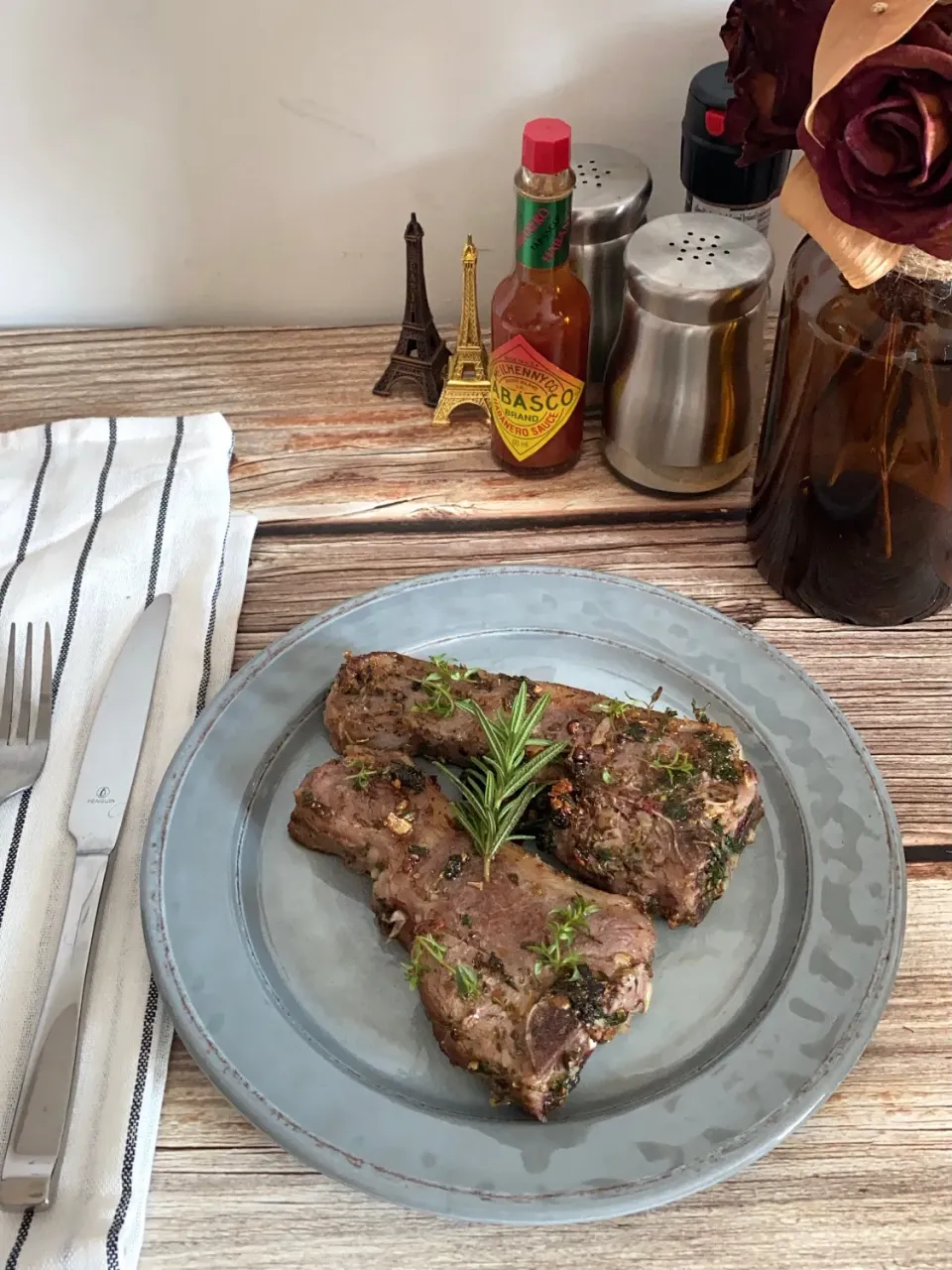 GARLIC LAMB CHOPS WITH HERBS|Natchy🦋さん