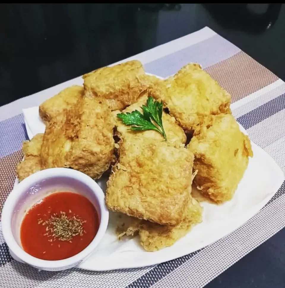 A yummy recipe by the amazing Malaysian celebrity-chef Ms.Ili Sulaiman. I tried it and everyone loved it especially the kids.
🍽️ STUFFED TOFU POK w/ SRIRACHA SAUCE🔥|chEtzTryItさん