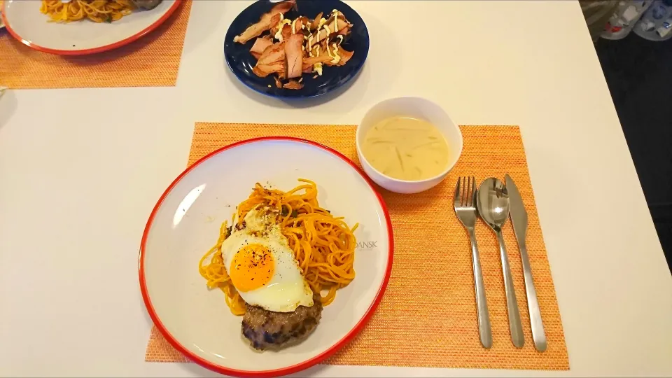 今日の夕食 ハンバーグナポリタン、もやしのミルクスープ、おつまみ鰹節|pinknari🐰🌈さん