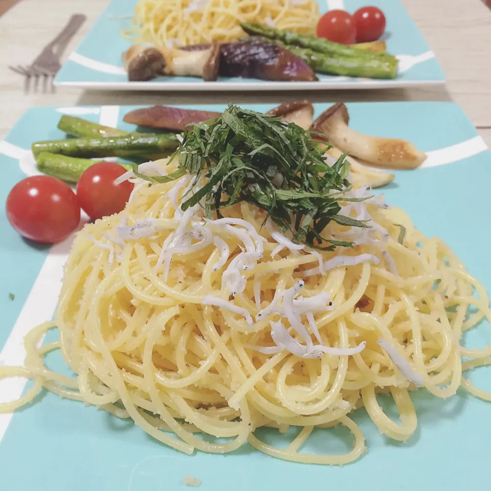 Snapdishの料理写真:たらこパスタと野菜のバターソテー🍽|waiwaiさん