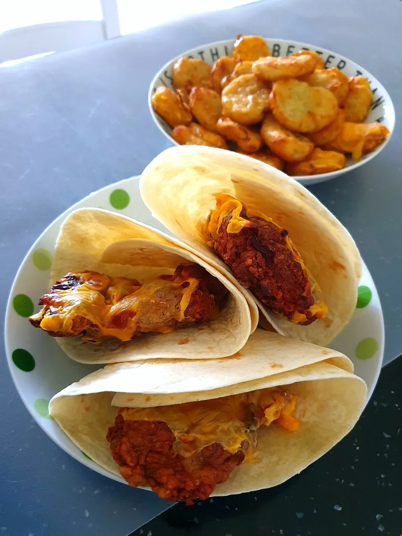 Wrap w/ Fried Chicken + Nuggets|envymaqueenさん