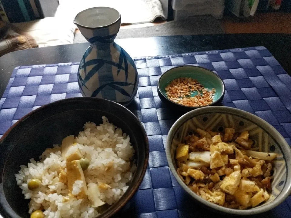 夜勤明け旬のエンドウ豆と筍の炊き込みご飯定食(入桜えび添えて)|Tarou  Masayukiさん