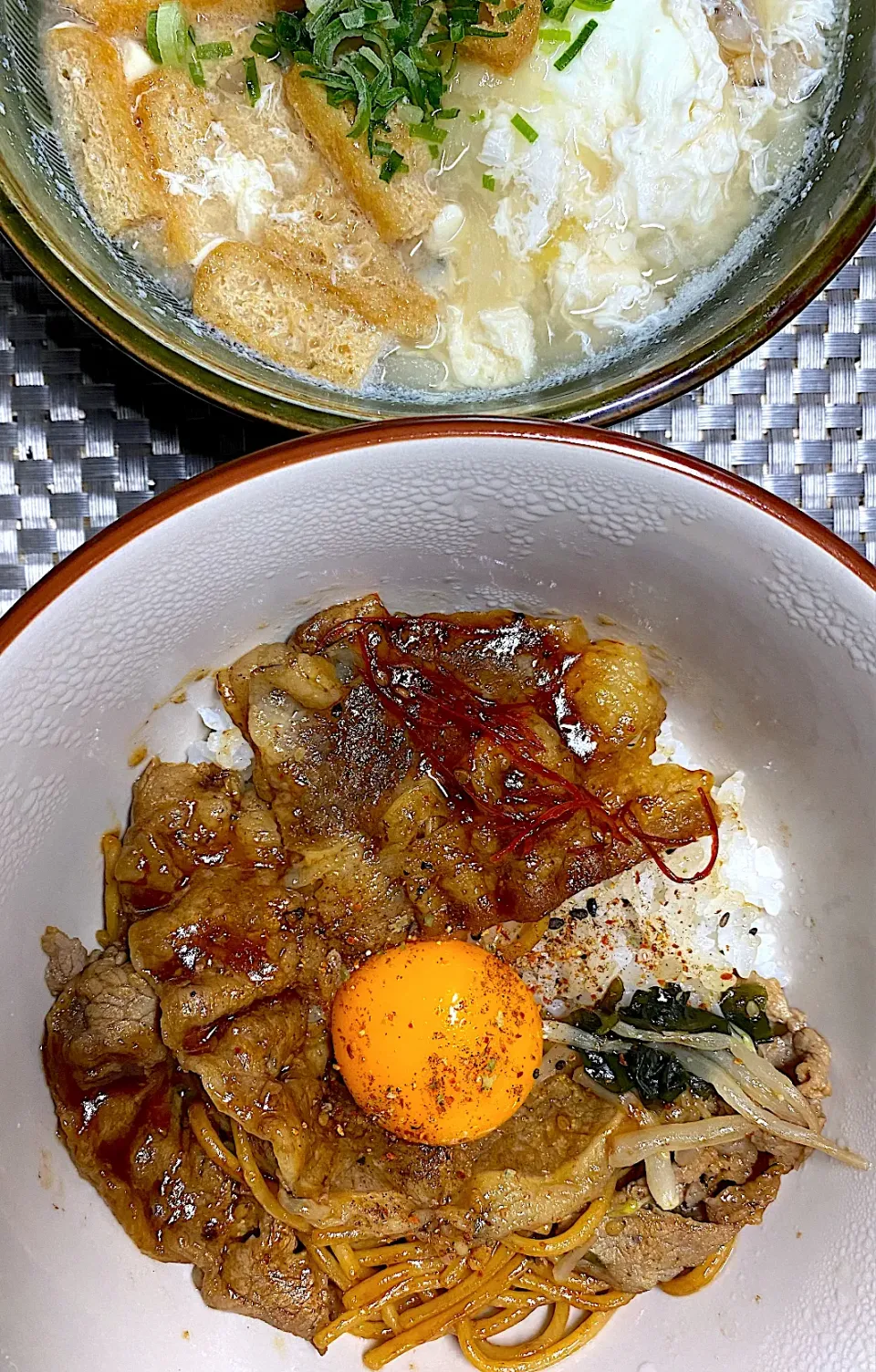 焼肉丼|すくらんぶるえっぐさん