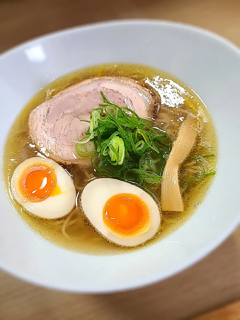 ～おそとでラーメン🍜～
ゆず塩ラーメン😋|みぽりん♪さん