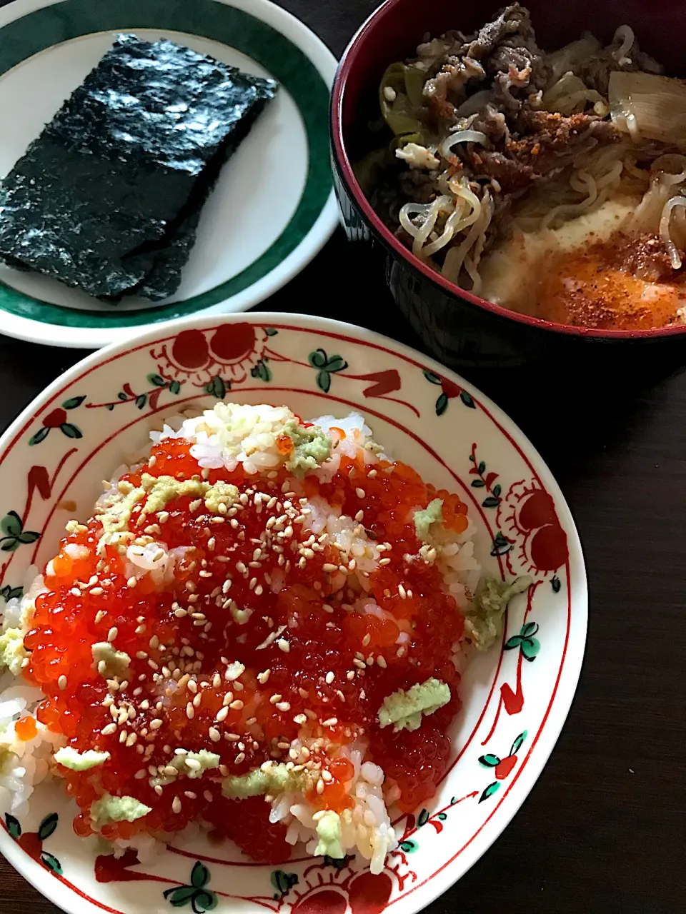 Snapdishの料理写真:いくらのせのせちらし＆卵落としすき焼き椀|ワイントンさん