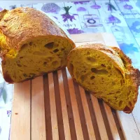 Snapdishの料理写真:curcuma bread - sourdought|Daniela Nigroneさん