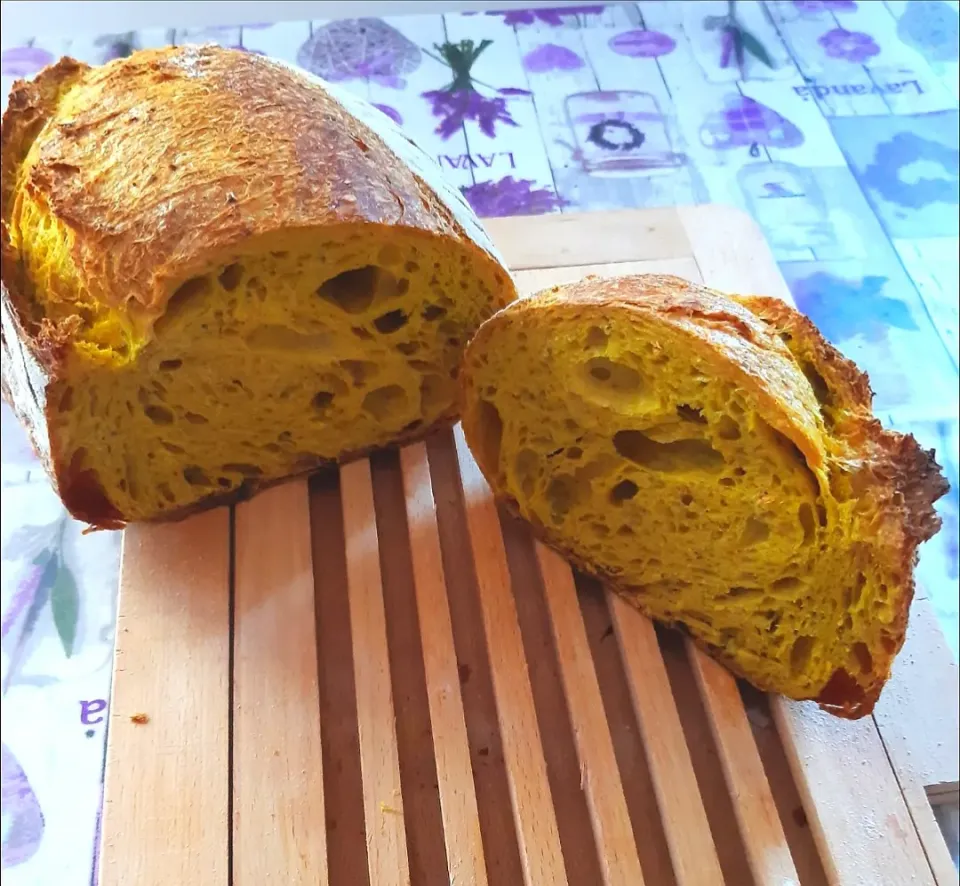 curcuma bread - sourdought|Daniela Nigroneさん