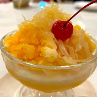 Snapdishの料理写真:Es krim mangga jeruk bali|C. Yoana Lさん