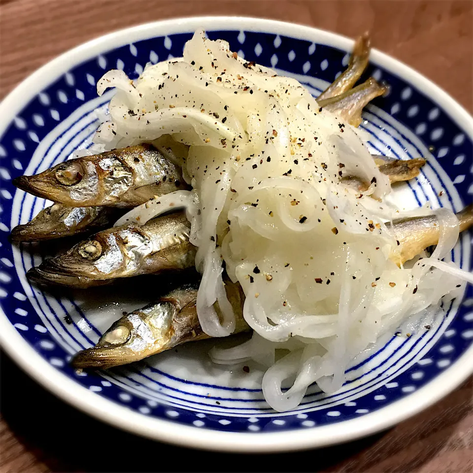 子持ちししゃもの新玉ねぎマリネ乗せ🐟🧅|べべべさん