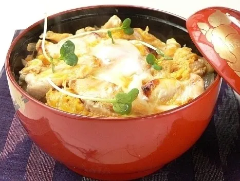 とろとろ卵が決め手！ 人気の親子丼レシピ10選 #AllAbout|All About 料理レシピさん