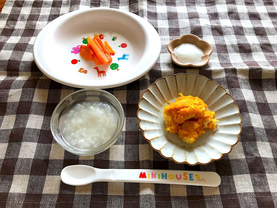 【離乳食】鯛かぼちゃ、にんじん、7倍がゆ、ヨーグルト|sayaさん