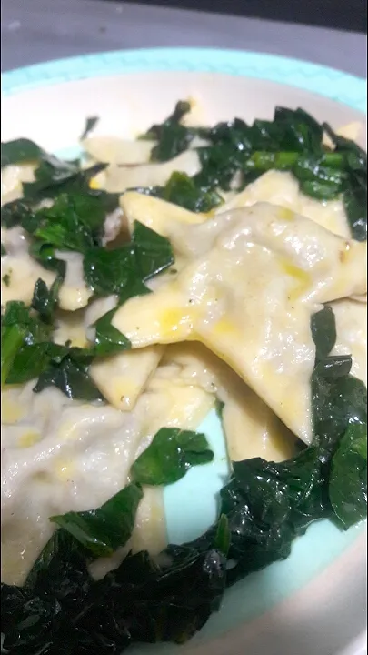 Kids menu stress only (star ravioli) with meat in butter and spinach sauce.|Costa Navarro Gastronomiaさん