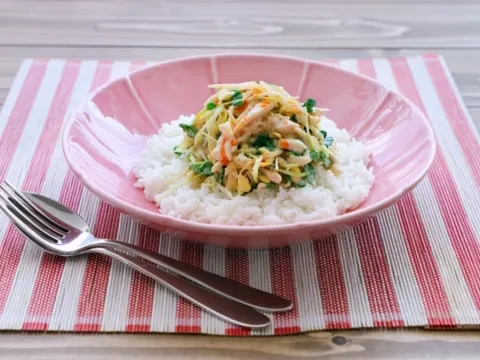 サラダチキンの棒棒風レンジ丼|ヤマサ醤油公式アカウントさん