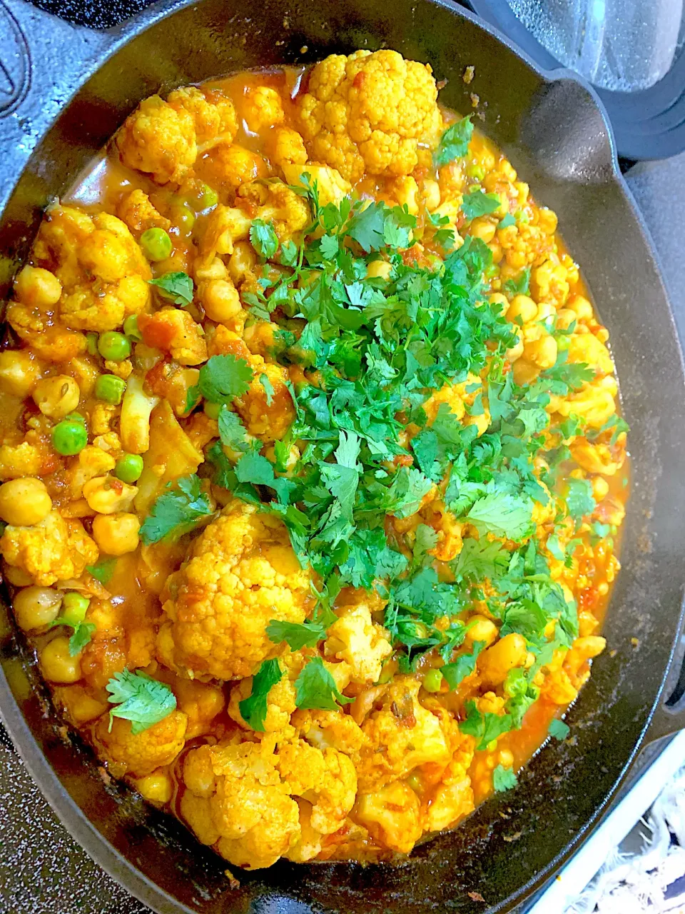 CauLiFLoWeR & ToMaTo MaSaLa WiTh GrEeN & ChiCk PeaS..|GeMzKiTchさん