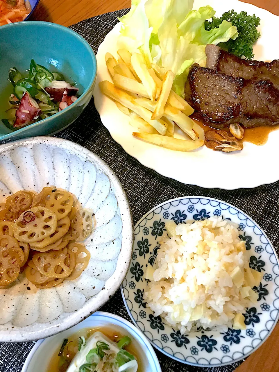 山形牛ランプバター醤油焼き、筍ご飯、きゅうりとタコの酢の物蓮根きんぴら|sobacoさん