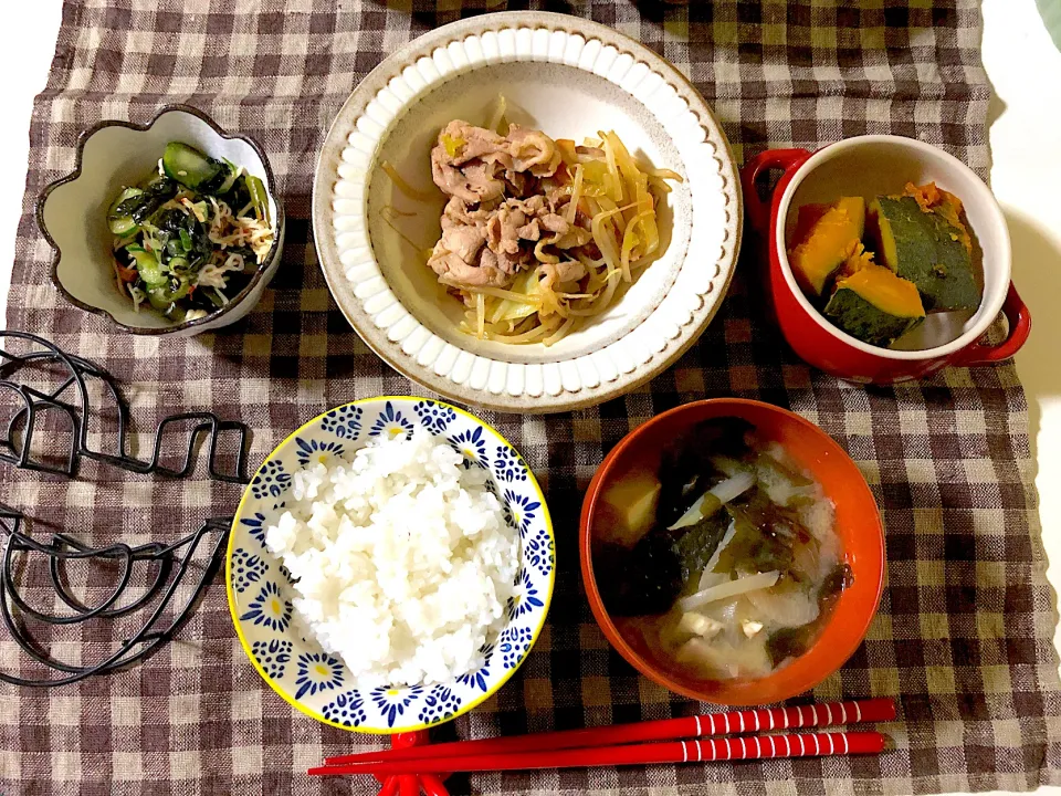 ✳︎かぼちゃの煮物✳︎きゅうりとわかめの酢の物✳︎味噌汁✳︎肉野菜炒め|syamさん