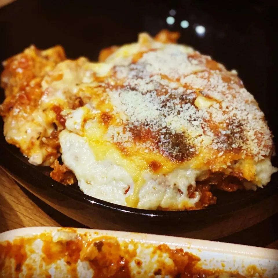 So Yesterday I Made Meatball & Pasta Tomato Pasta 
Using left overs is a great thing so today I made a Lasagna with the rest 
Beef Lasagna in a rich Parmesan Ch|Emanuel Hayashiさん