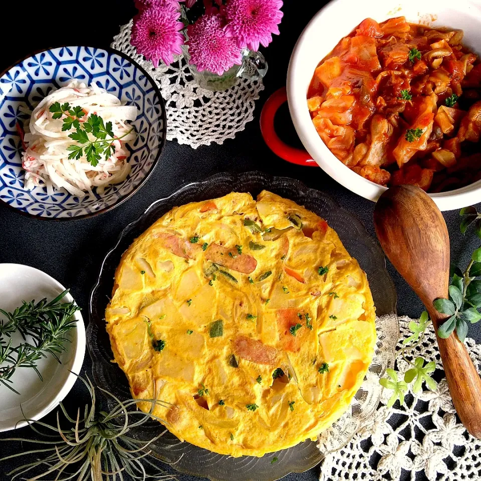 Snapdishの料理写真:スパニッシュオムレツ&鶏のトマト煮込み♬|とまと🍅さん