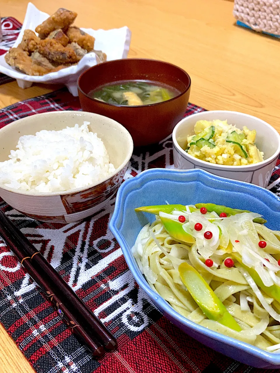 アスパラのパスタサラダ、ポテサラ、鯖の竜田揚げ、味噌汁(ほうれん草、油揚げ)|ツインうさぎさん