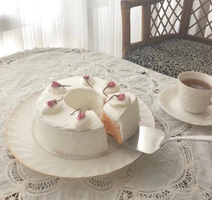 Snapdishの料理写真:mochimochimeiさんの桜のシフォンケーキ #楽天レシピ|楽天レシピさん