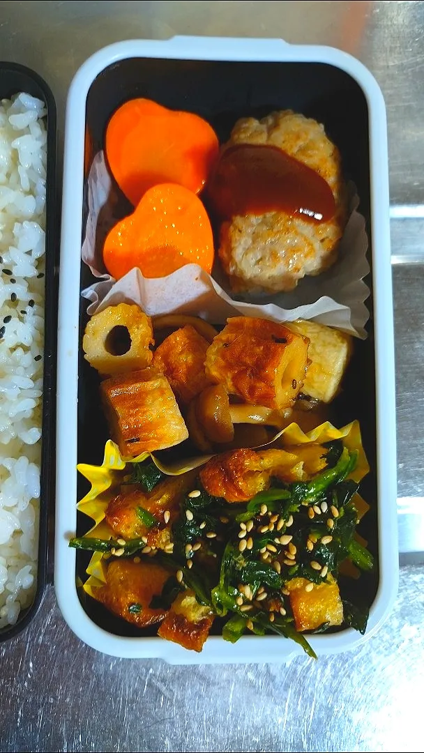 Snapdishの料理写真:旦那弁当　2021/3/30

デミハンバーグ+にんじん
ちくわとしめじの甘辛炒め
ほうれん草とおあげのピリ辛和え|ユキヨメ♪さん