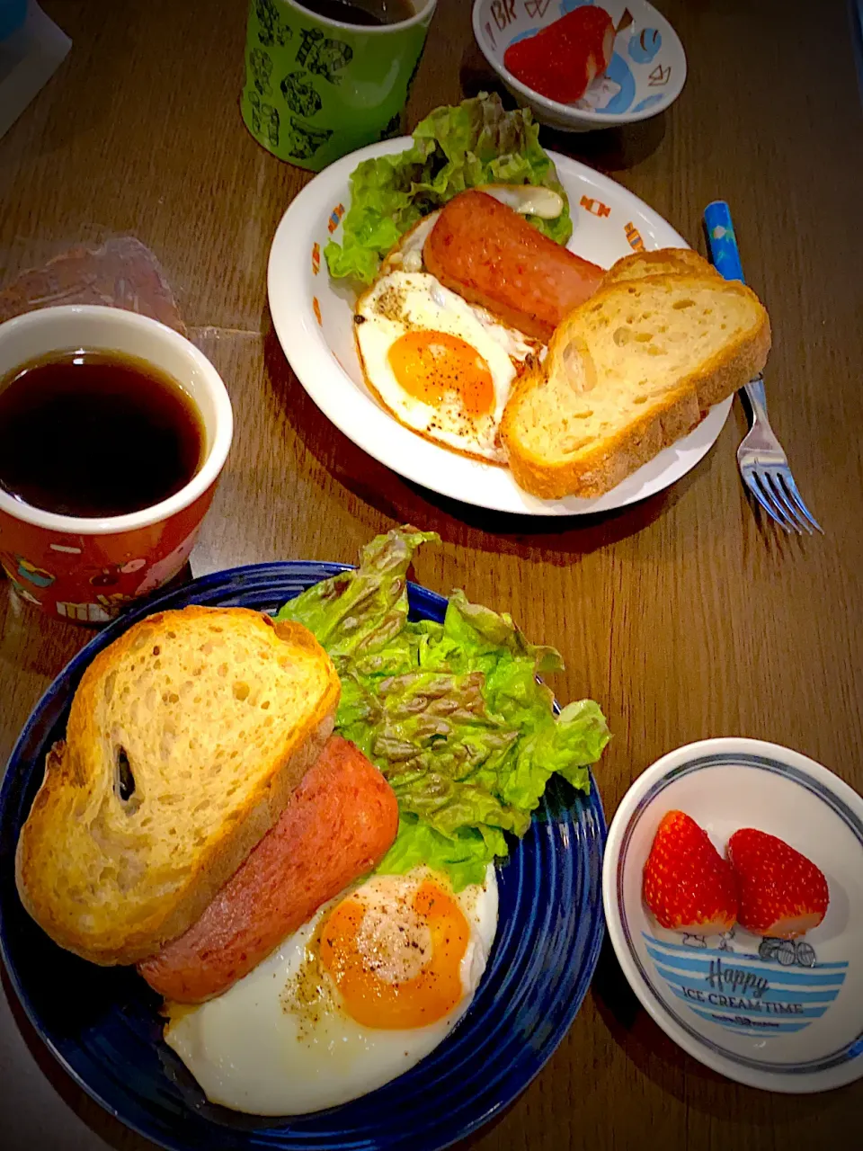 ランチョンミートソテー　目玉焼き🍳　トースト🥖　苺🍓　コーヒー☕️|ch＊K*∀o(^^*)♪さん