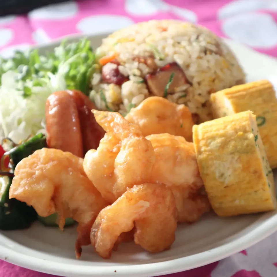 春休み置きランチ🌸次男は友達と食べに行くらしく長男分のみ🍤炊き込み炒飯と小エビの天ぷら|なかじー。さん