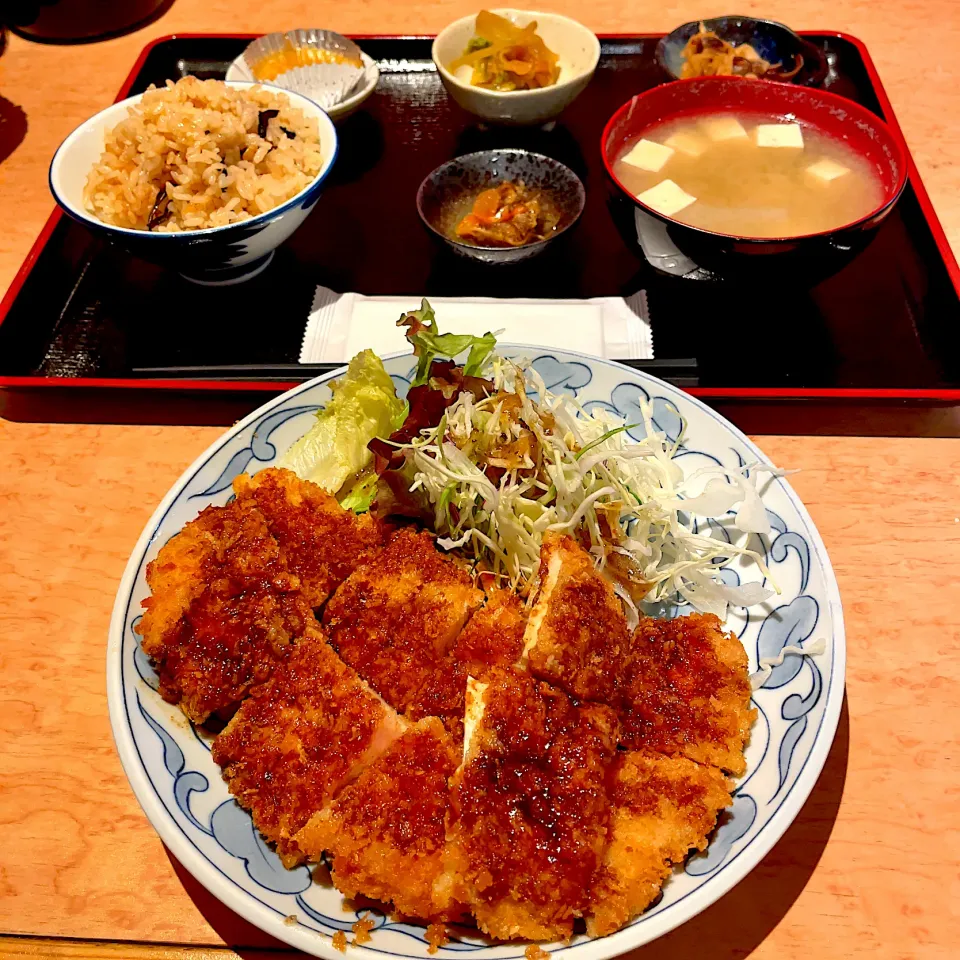 Snapdishの料理写真:日替り定食（チキンカツ）|T. Wonderさん