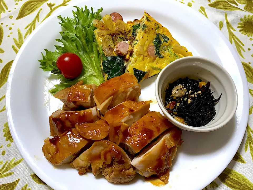 鶏の照り焼き🐓
🌱スパニッシュ🥚オムレツ
ひじき大豆煮|eiyadeさん