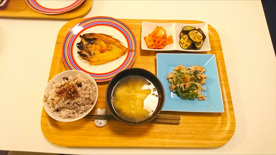 今日の夕食 のどぐろの干物、切り干し大根のキムチ和え、なすのめんつゆ、ひき肉と春雨の塩麹炒め、雑穀米、高野豆腐と玉ねぎの味噌汁|pinknari🐰🌈さん