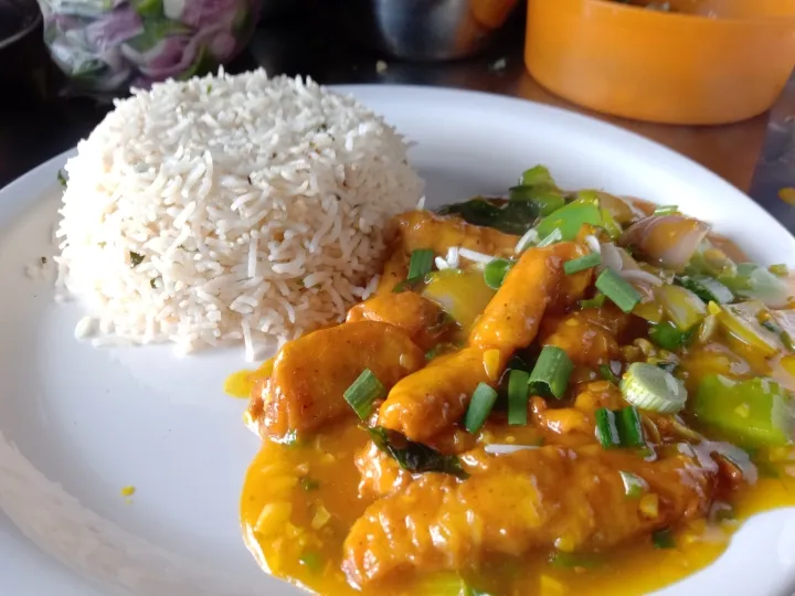 lemon chilly chicken with Butter garlic rice|naveenさん