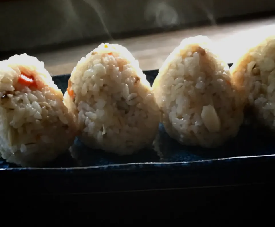 鶏牛蒡炊き込みご飯で🍙|koji toyodaさん