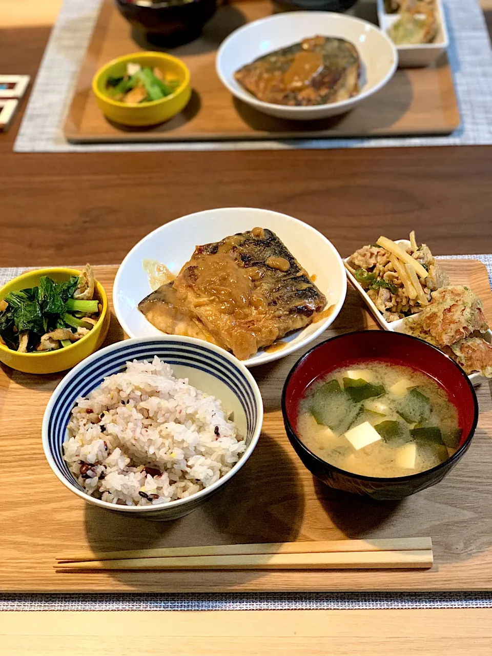 鯖の味噌煮と小松菜の煮浸し|irodori🍡さん