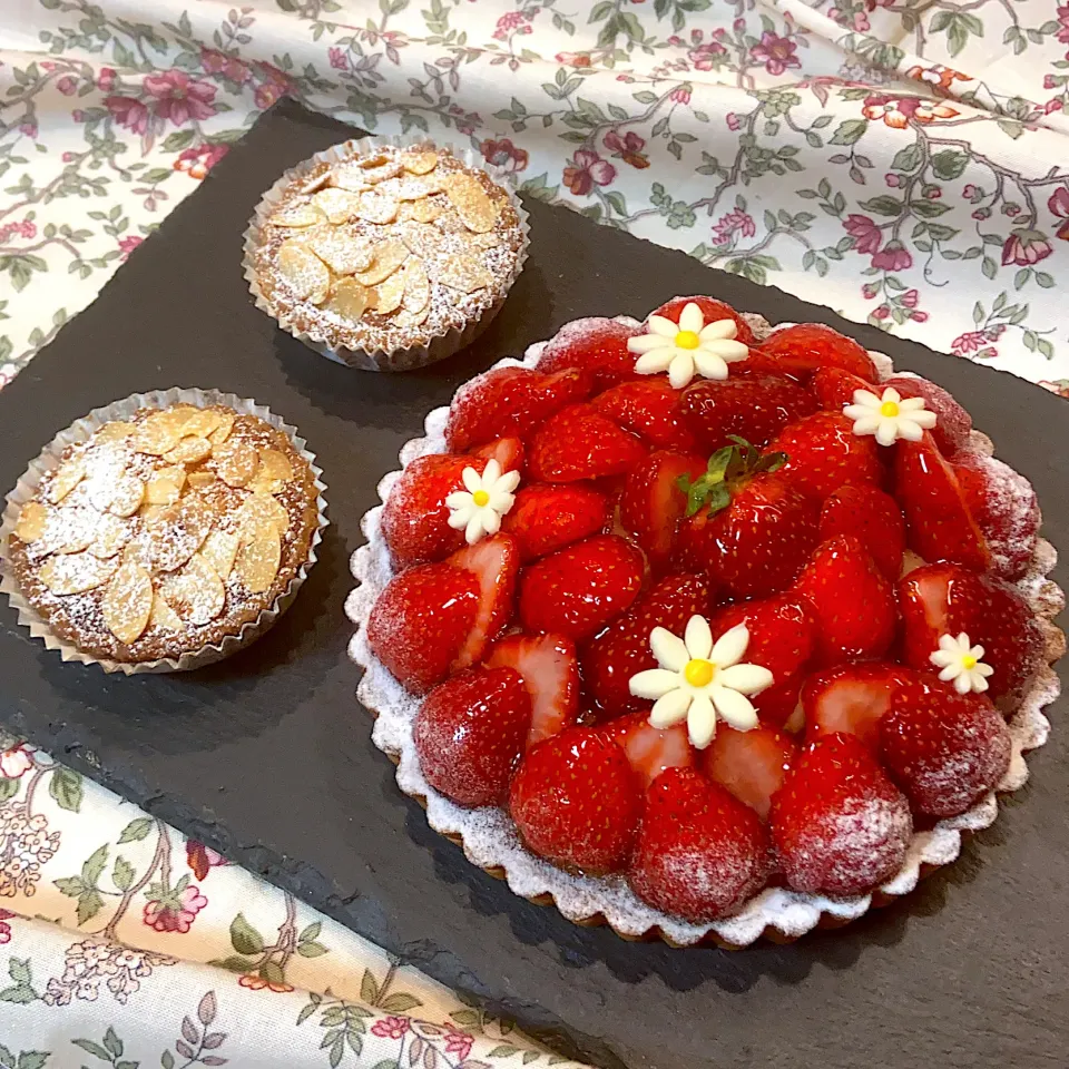 いちご🍓のタルトとアマンディーヌ|ゆきゆきゆっきぃさん