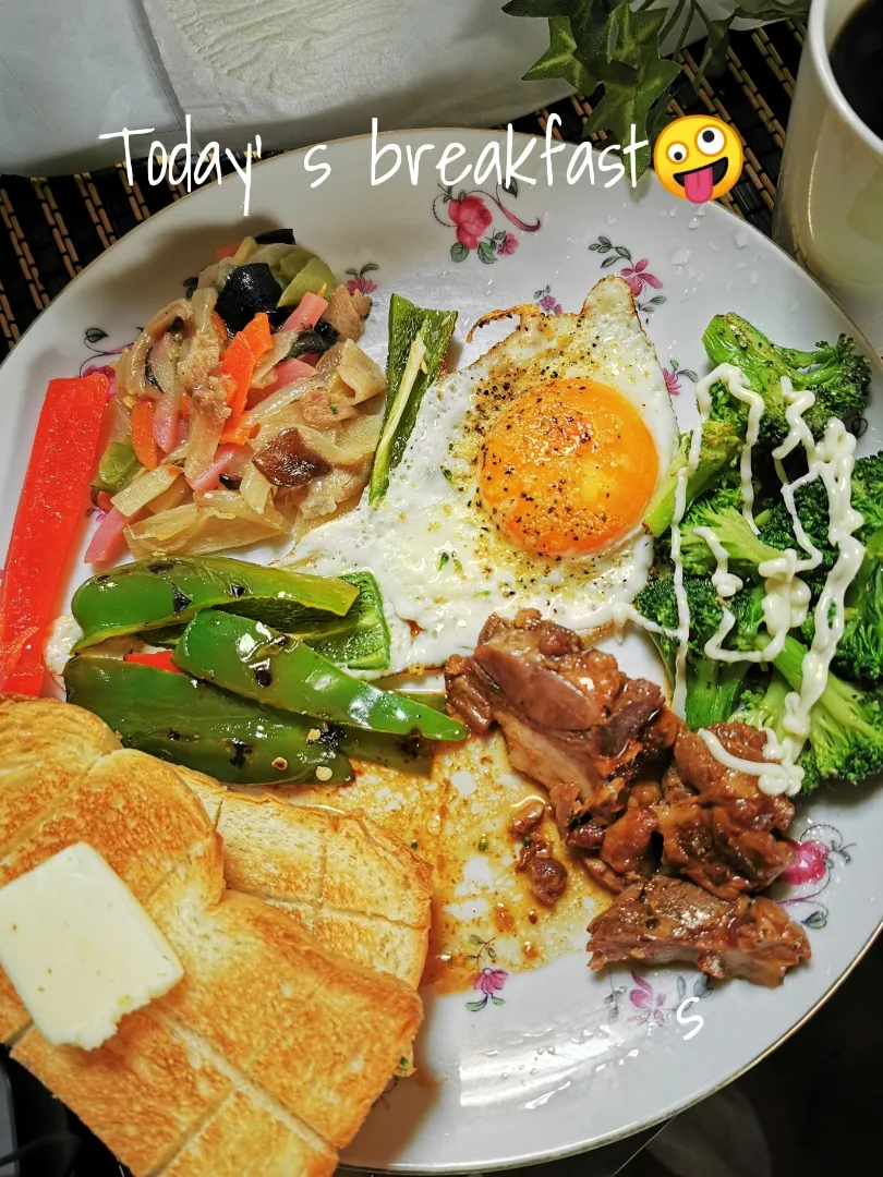 Snapdishの料理写真:朝ごパン〜シリーズ

有り合わせ🤪うまうま🤪節約🥗☕|ペンギンさん