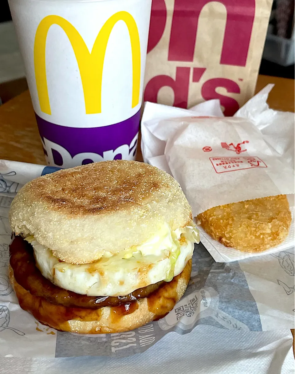 てりたまマックマフィン🍔ハッシュドポテト　野菜ジュース🥤|るみおんさん