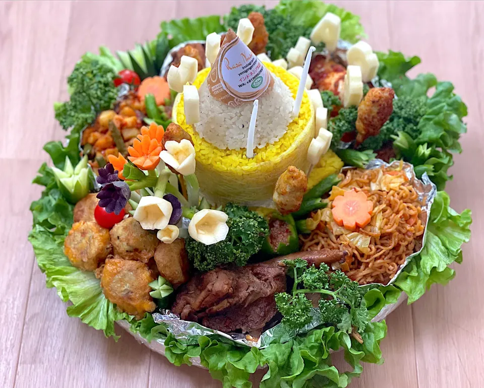 Snapdishの料理写真:Nasi Tumpeng|yeni kartikasariさん