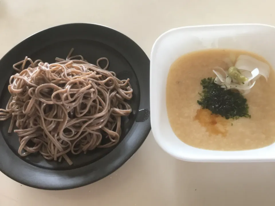 Snapdishの料理写真:とろろそば😋　ちょっとごま油も入れてみた|ノムリエさん