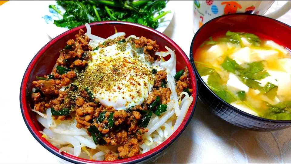 Snapdishの料理写真:3/31の夕食
豚ひき肉でスタミナ丼|卯月さん