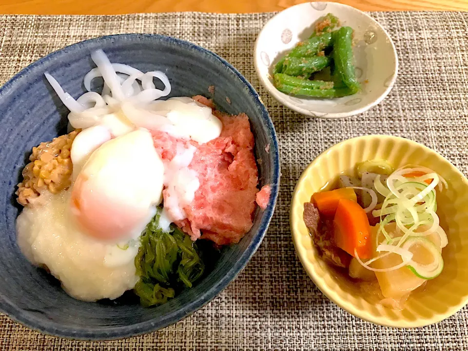 ねばねば丼と牛すじ煮込み|おーたけさん