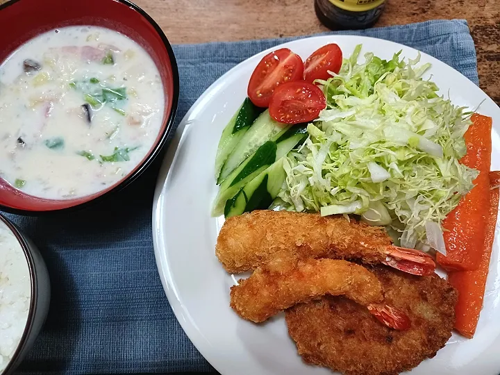 Snapdishの料理写真:ミックスフライ定食|ぱいんてーるさん