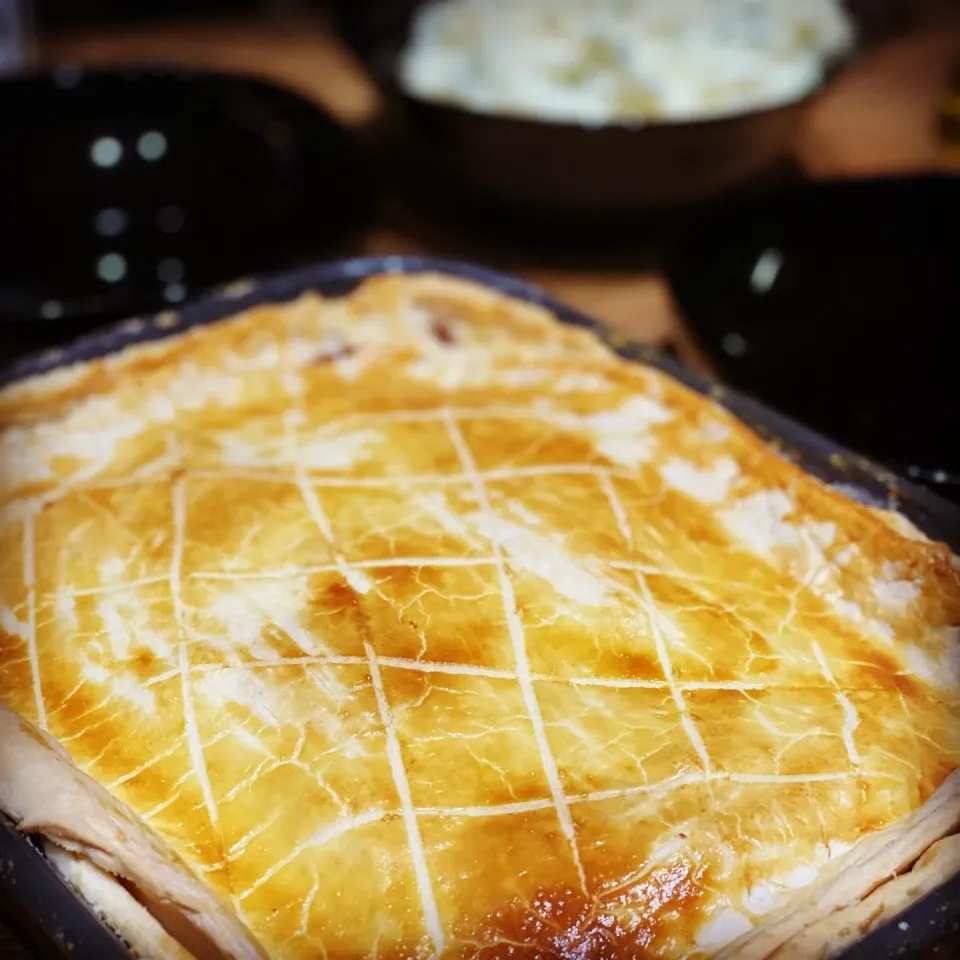 Today Made Beef & a onion, Guinness Pie with Short Crust Pastry 
&  Creamy Butter & Chives Mash Potato 
# mashpotato #beefpie  #homecooking  #Pie #chefemanuel #|Emanuel Hayashiさん