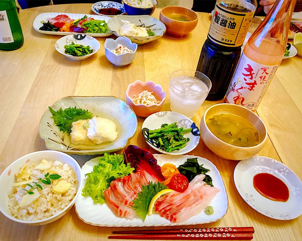 今日の夕食　イシダイのお刺身　胡麻豆腐の揚げ出し　菜の花の胡麻和え　大根とカニカマのサラダ　あおさ汁　筍ごはん|ふわ猫はなちゃんさん