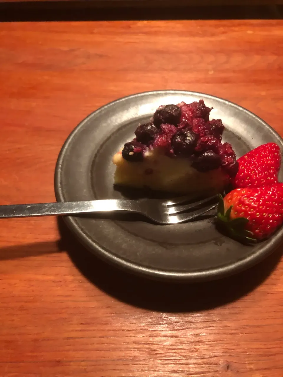 とんちんちゃん🐱外はカリッと中はふんわり、ブルーベリーのスクエアケーキ🎵|ボンバーさん