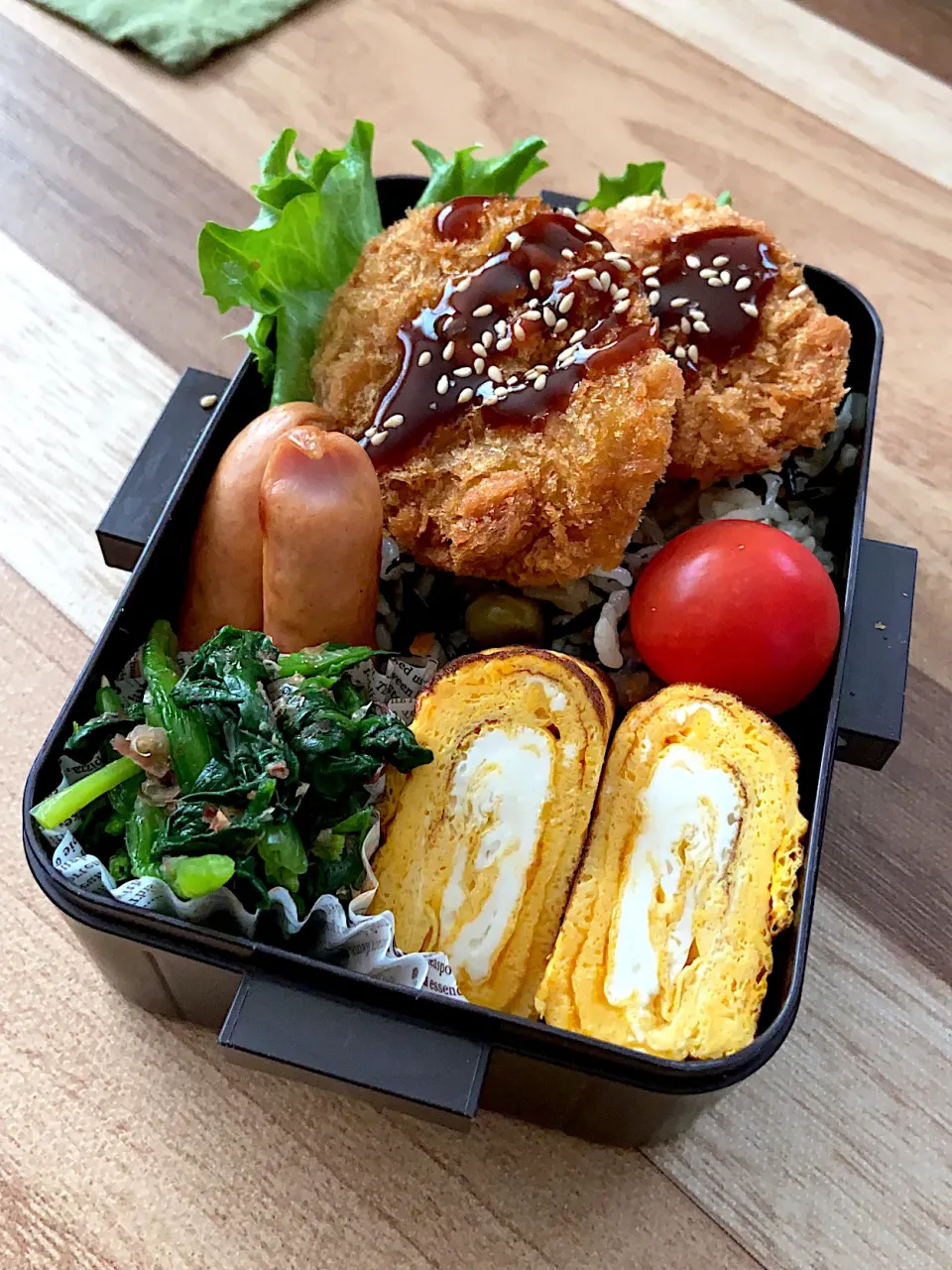 Snapdishの料理写真:お弁当。ヒレカツのっけ。|renharuruさん