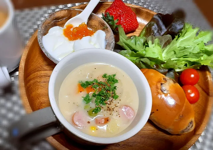 クリームシチューで朝食☀️🍴|びせんさん